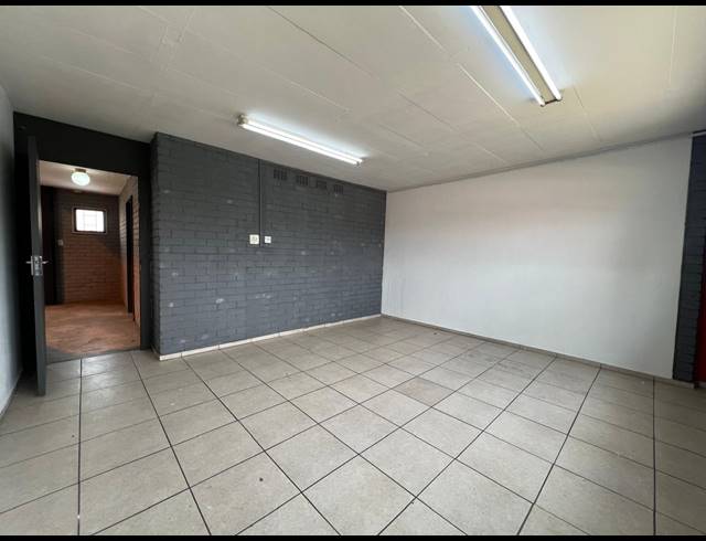 282M² WAREHOUSE TO LET IN STRIJDOMPARK